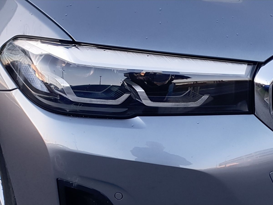 2021 BMW 5 Series - image 19