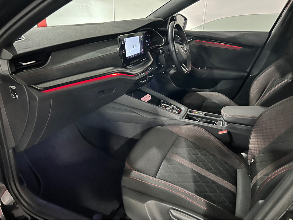 2023 Skoda Octavia - image 3