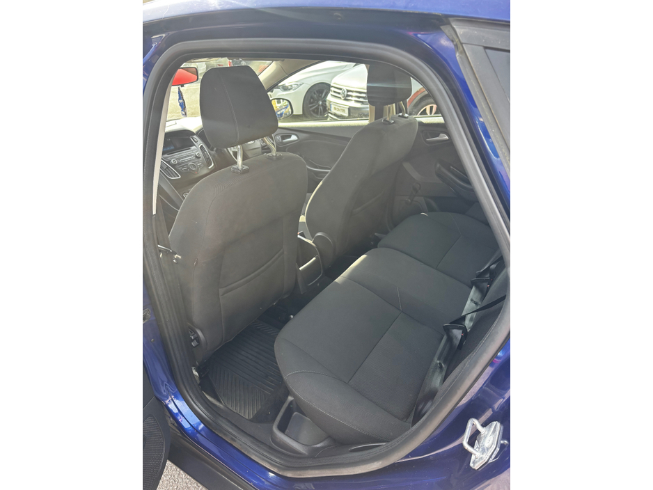 2015 Ford Focus - image 5