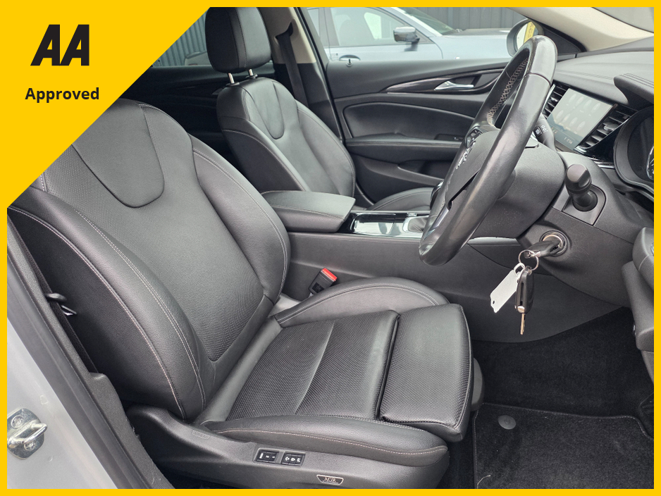 2022 Opel Insignia - image 12