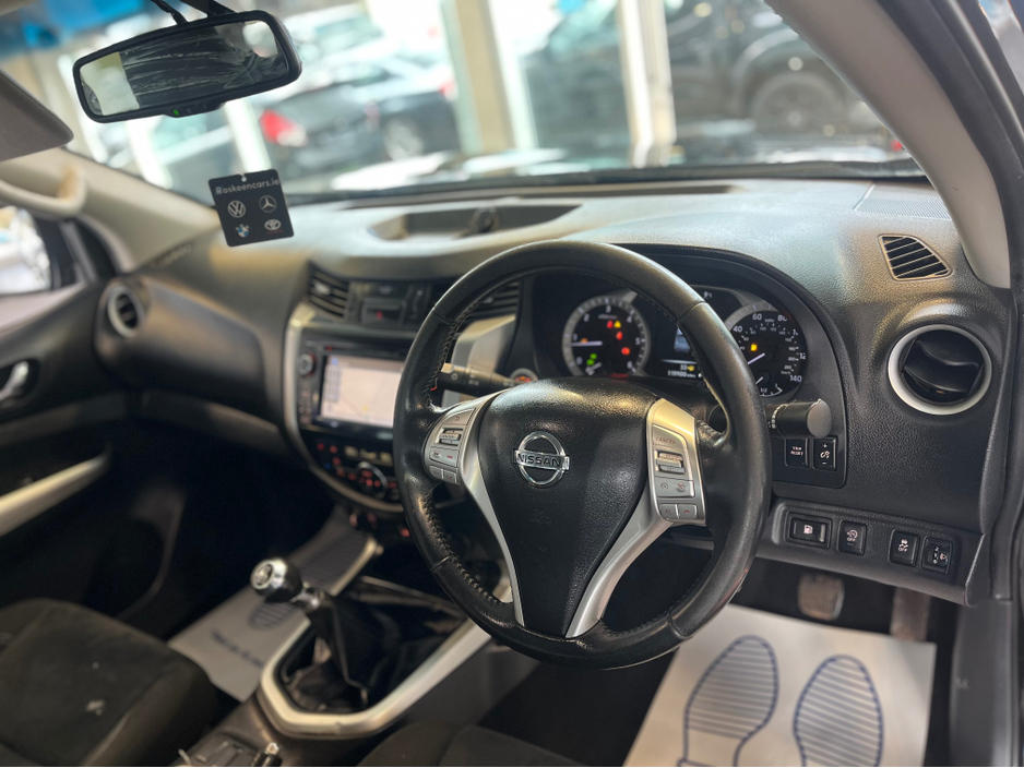 2018 Nissan Navara - image 13