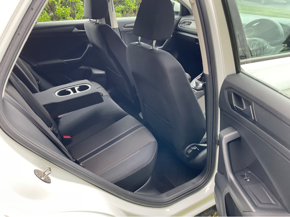 2019 Volkswagen T-Roc - image 14