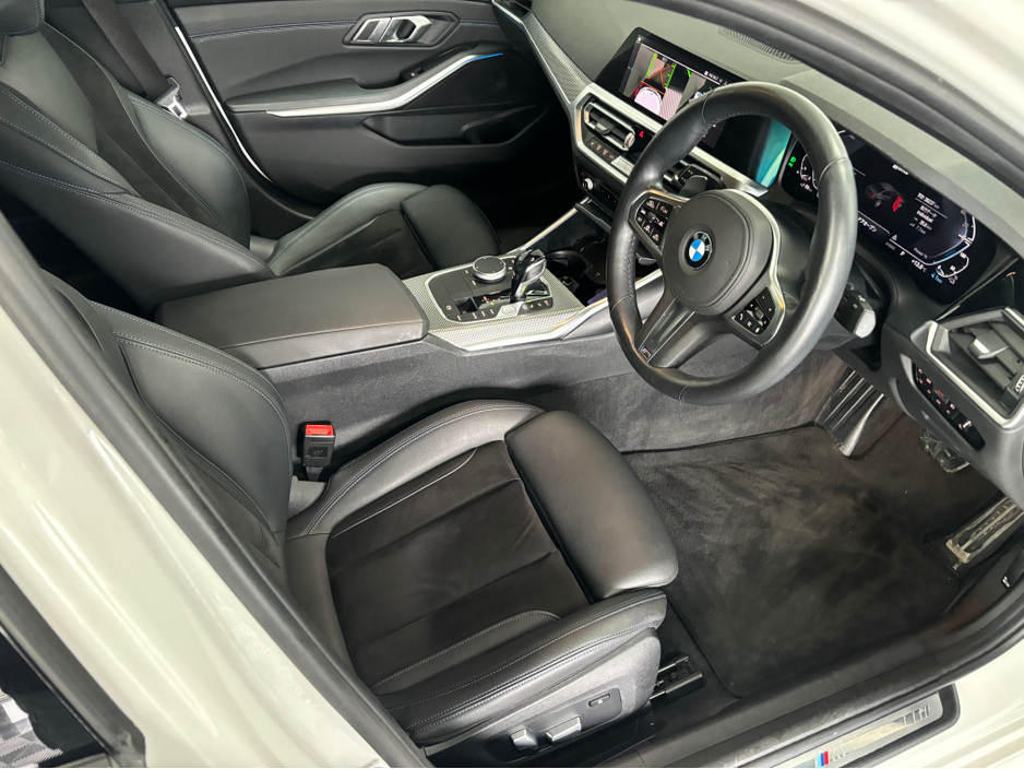 2021 BMW 3 Series - image 5