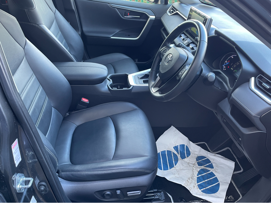 2022 Toyota Rav4 - image 7