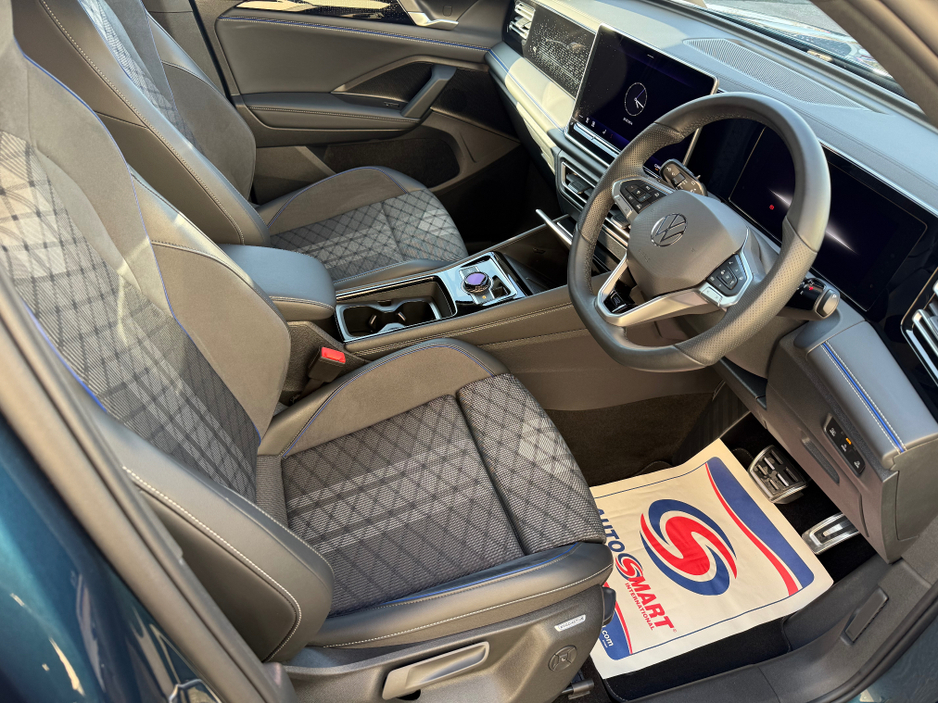 2025 Volkswagen Tiguan - image 4