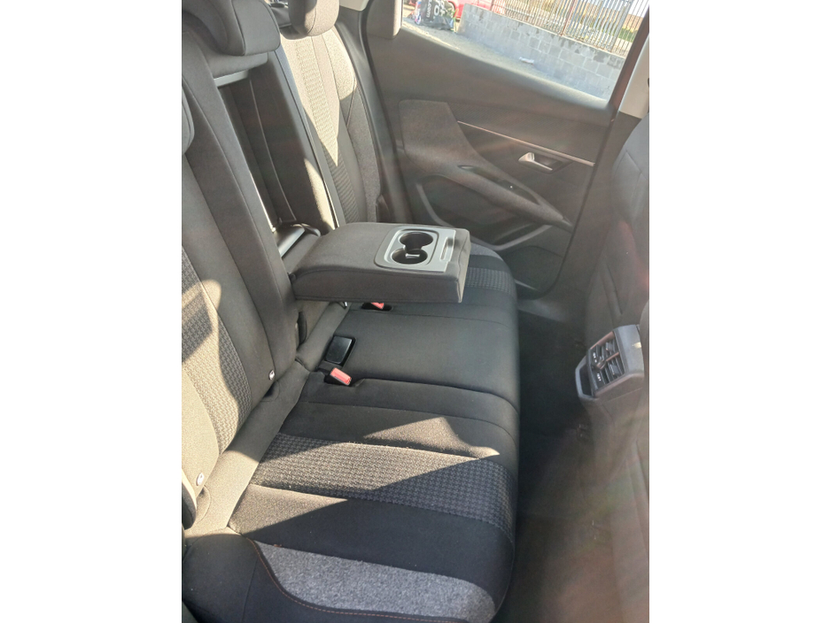 2017 Peugeot 3008 - image 7