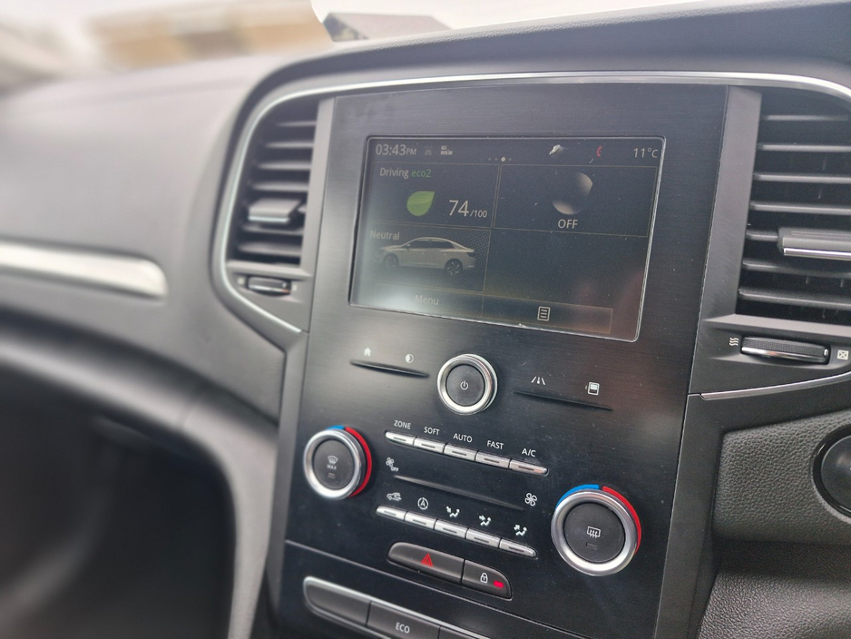 2017 Renault Megane - image 14