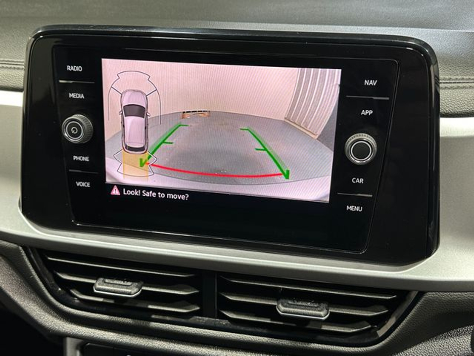 2025 Volkswagen T-Roc - image 14