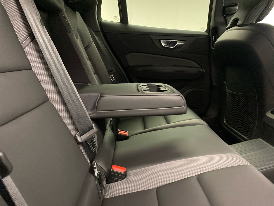 2026 Volvo V60 - image 24