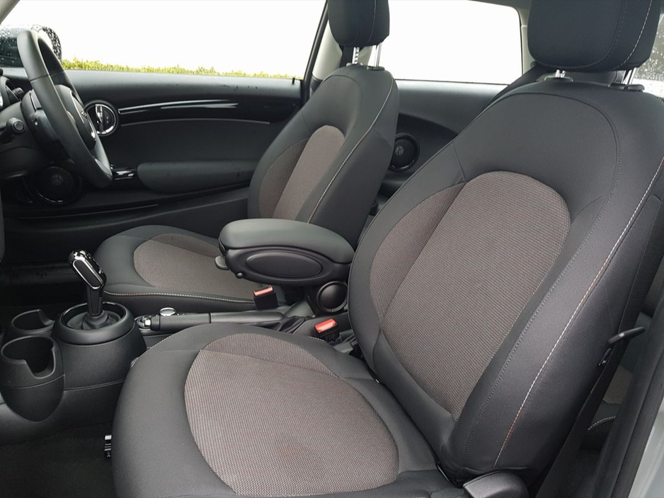 2023 MINI Hatch - image 7