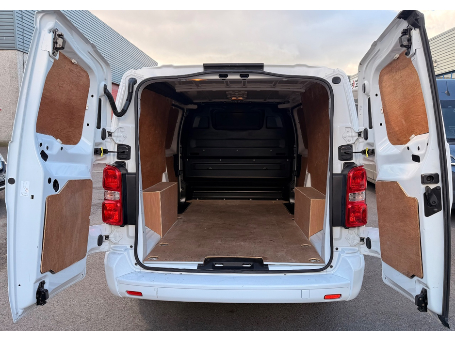 2022 Opel Vivaro - image 7