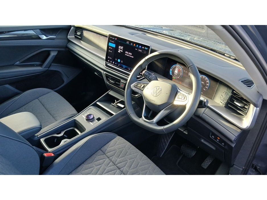 2025 Volkswagen Tayron - image 3