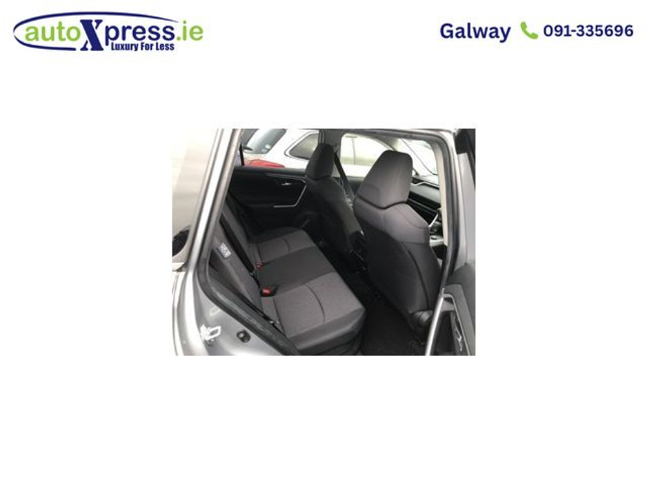 2022 Toyota Rav4 - image 9