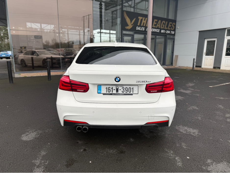 2016 BMW 3 Series - image 8