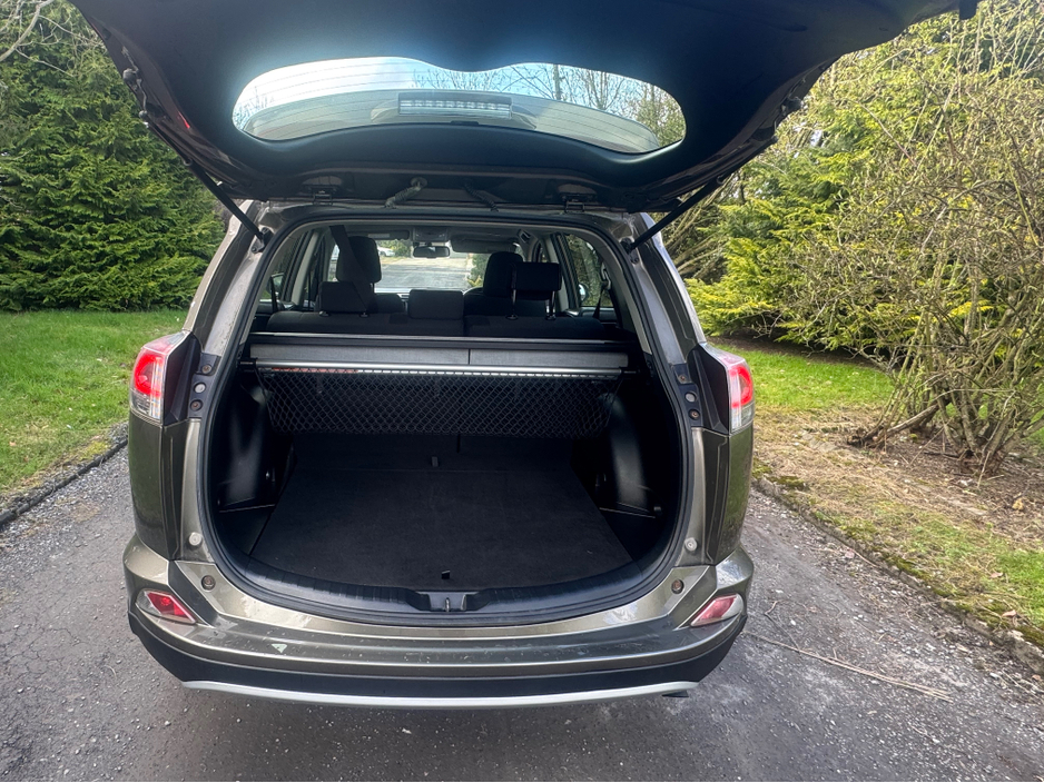 2016 Toyota Rav4 - image 11