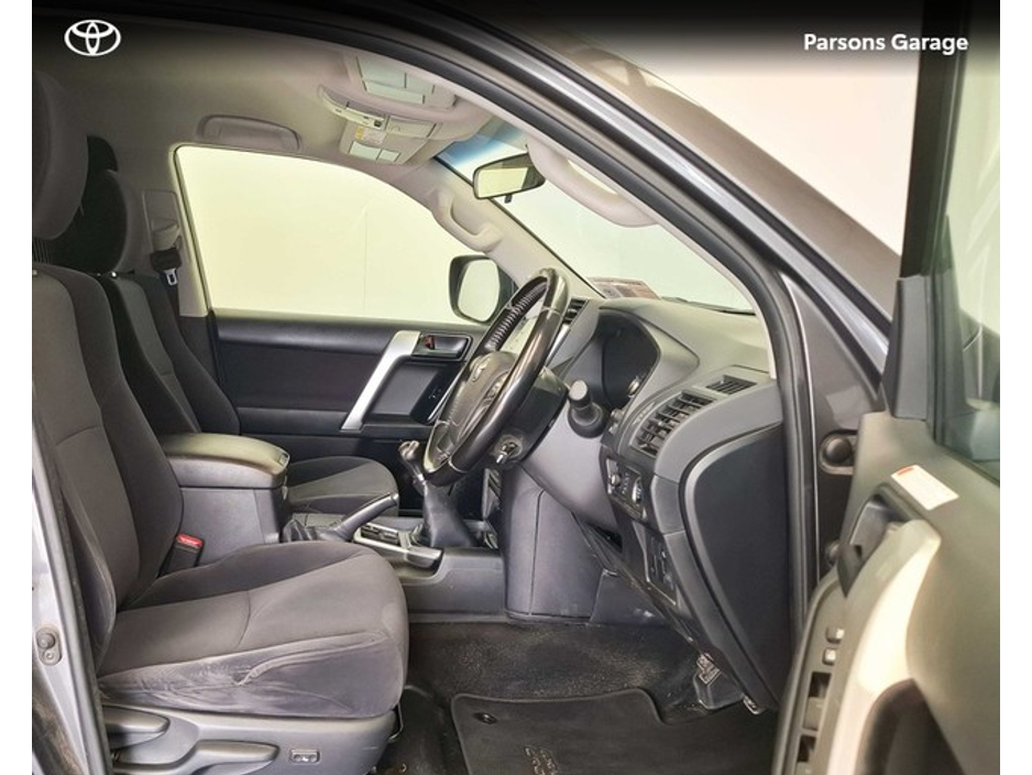 2023 Toyota Landcruiser - image 8