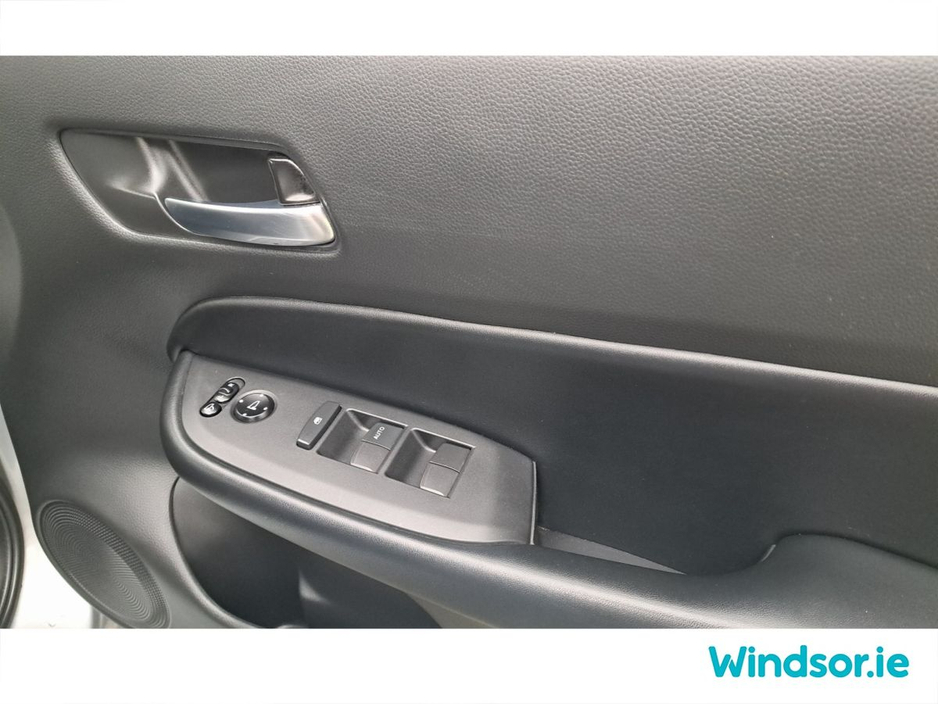 2020 Honda Fit - image 29