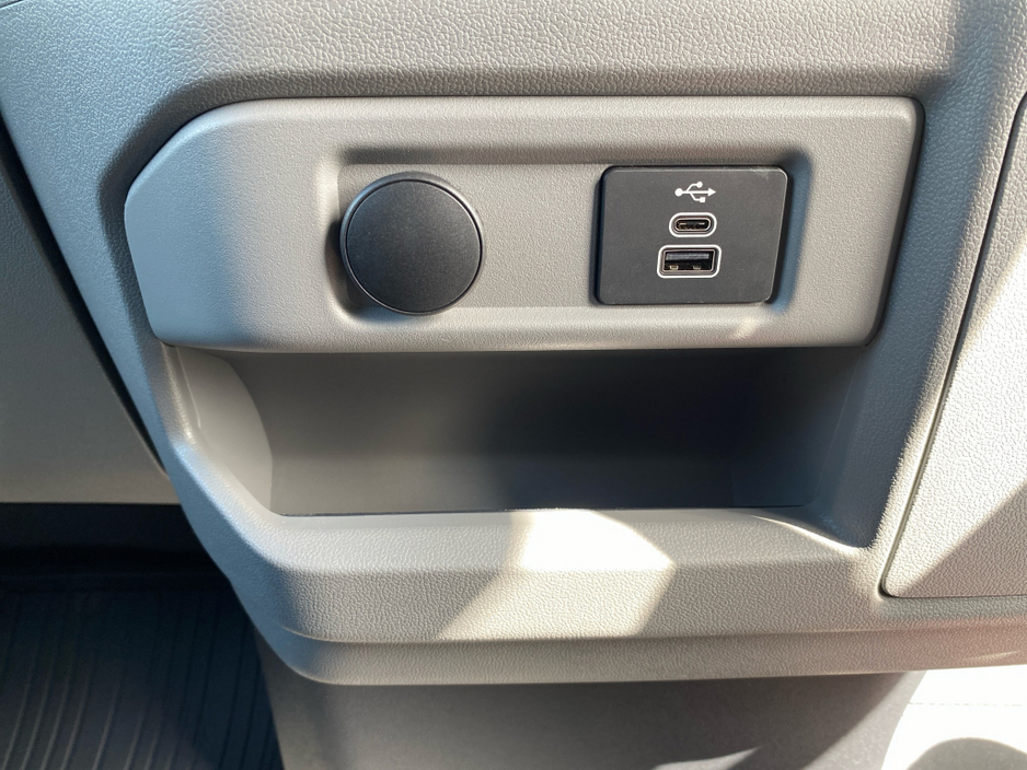 2026 Ford Transit Custom - image 16