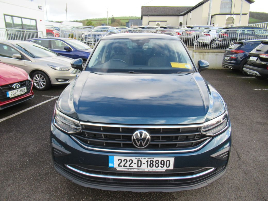 2022 Volkswagen Tiguan - image 2