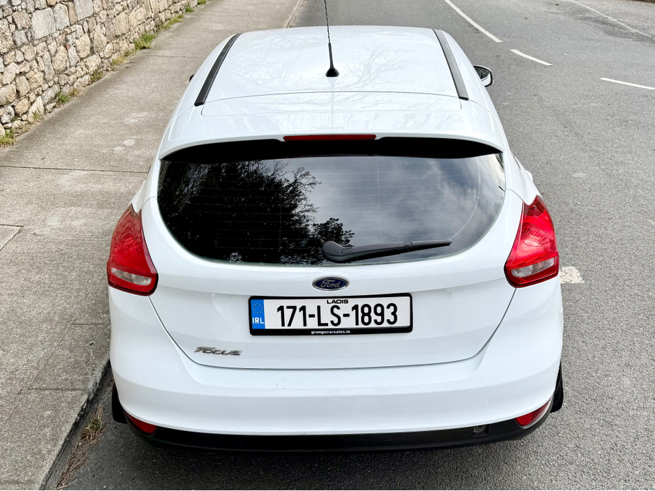 2017 Ford Focus - image 9