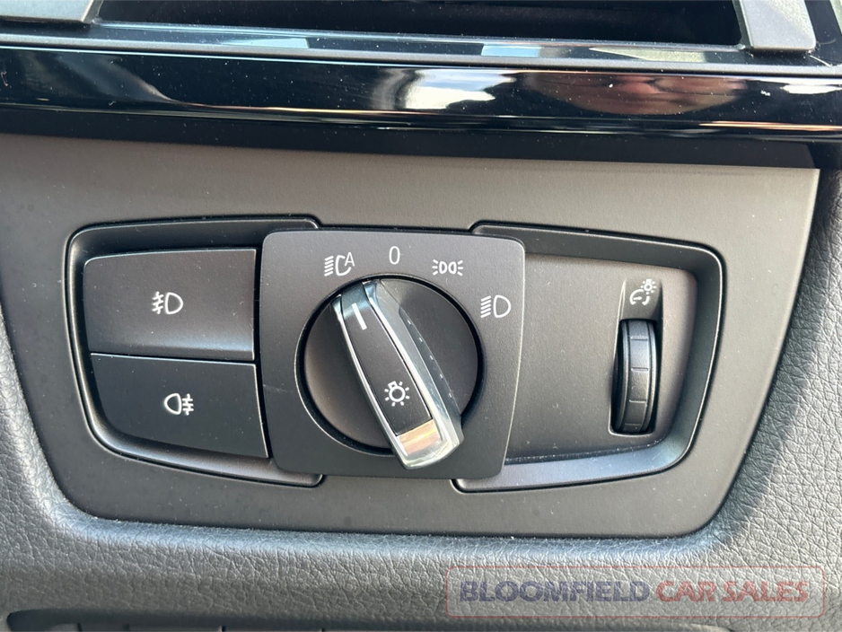 2015 BMW 3 Series - image 26