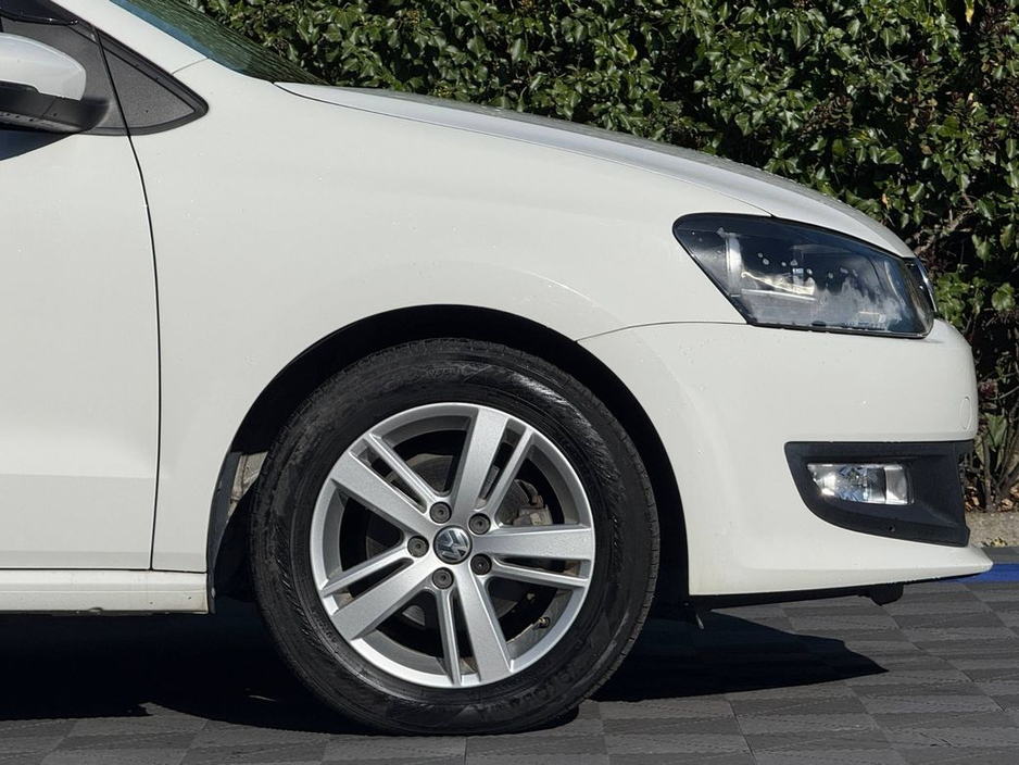 2014 Volkswagen Polo - image 9