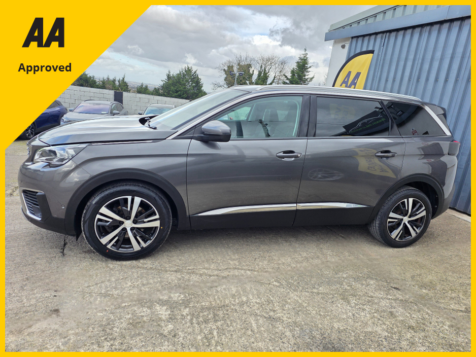 2018 Peugeot 5008 - image 5