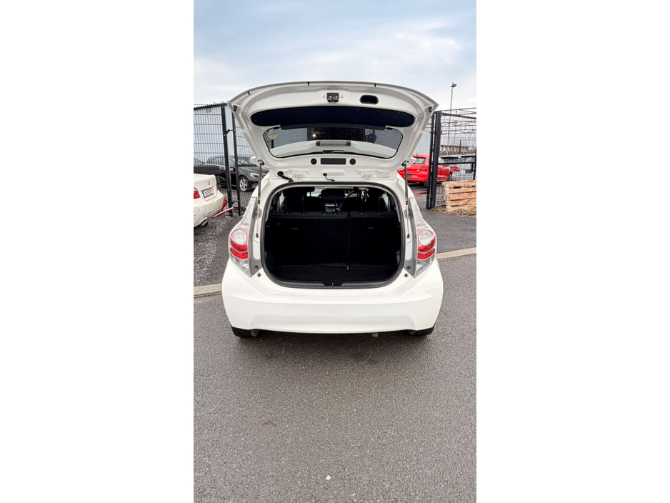 2012 Toyota Aqua  €8,000