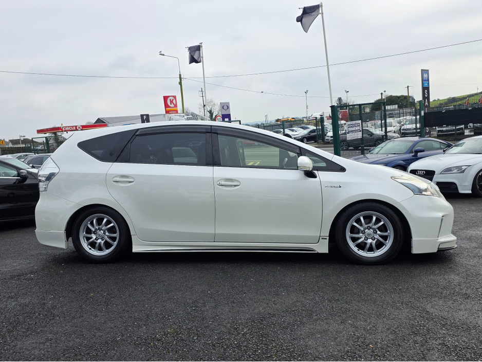 2014 Toyota Prius Alpha (7 Seater) - SELF CHARGING HYBRID -ALLOYS - REVERSE CAMERA - SIMI DEALER - LOW ROAD TAX BAND €14,450
