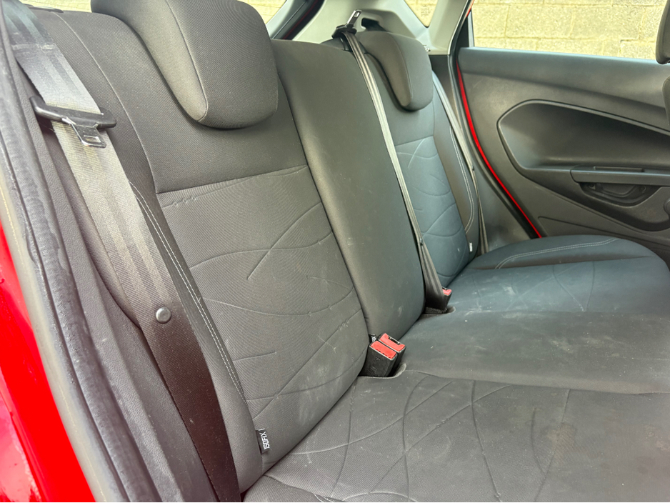 2017 Ford Fiesta - image 13