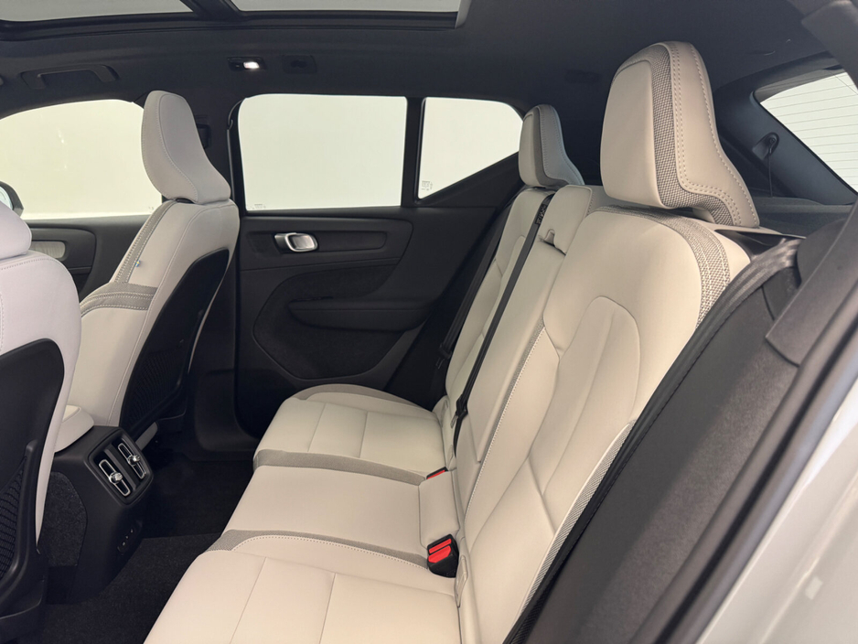 2026 Volvo EX40 - image 6