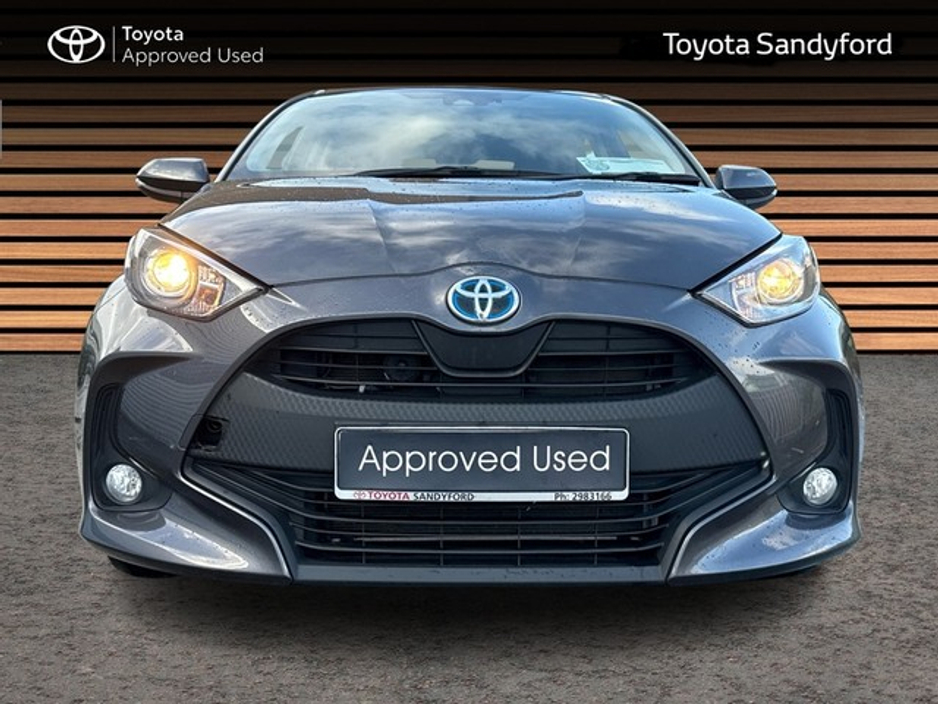2023 Toyota Yaris HYBRID LUNA // REAR CAMERA // TOYOTA SAFETY SENSE // BLUETOOTH // AIR CON // FULL WARRANTY €23,945