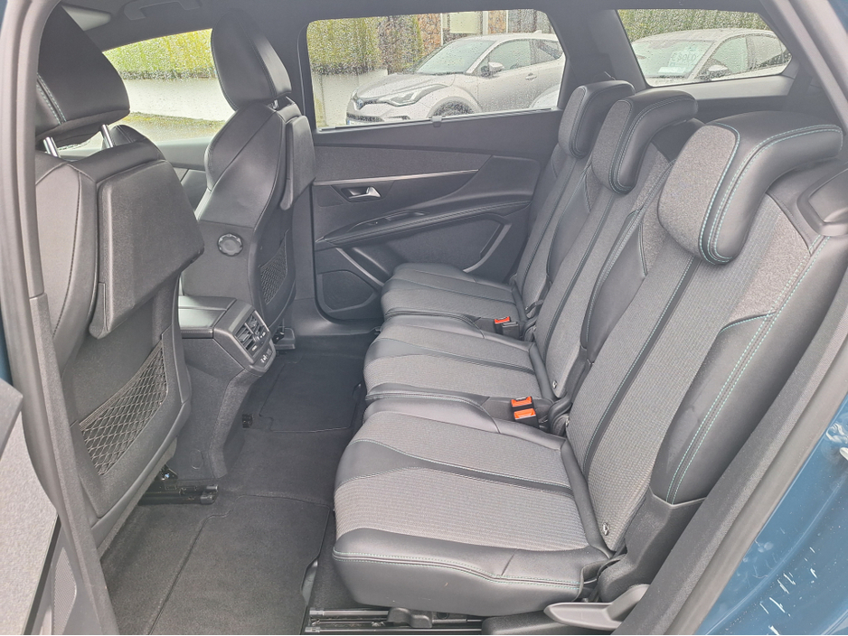 2023 Peugeot 5008 - image 9