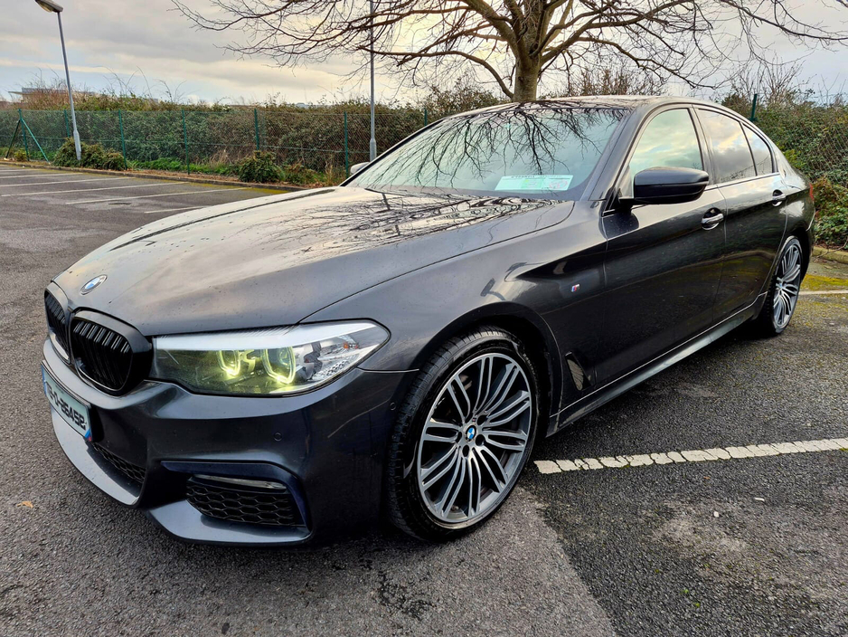 2017 BMW 5 Series - image 9