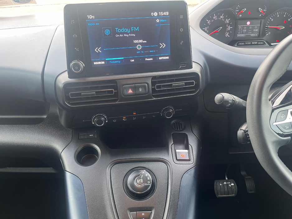 2022 Peugeot Rifter - image 21