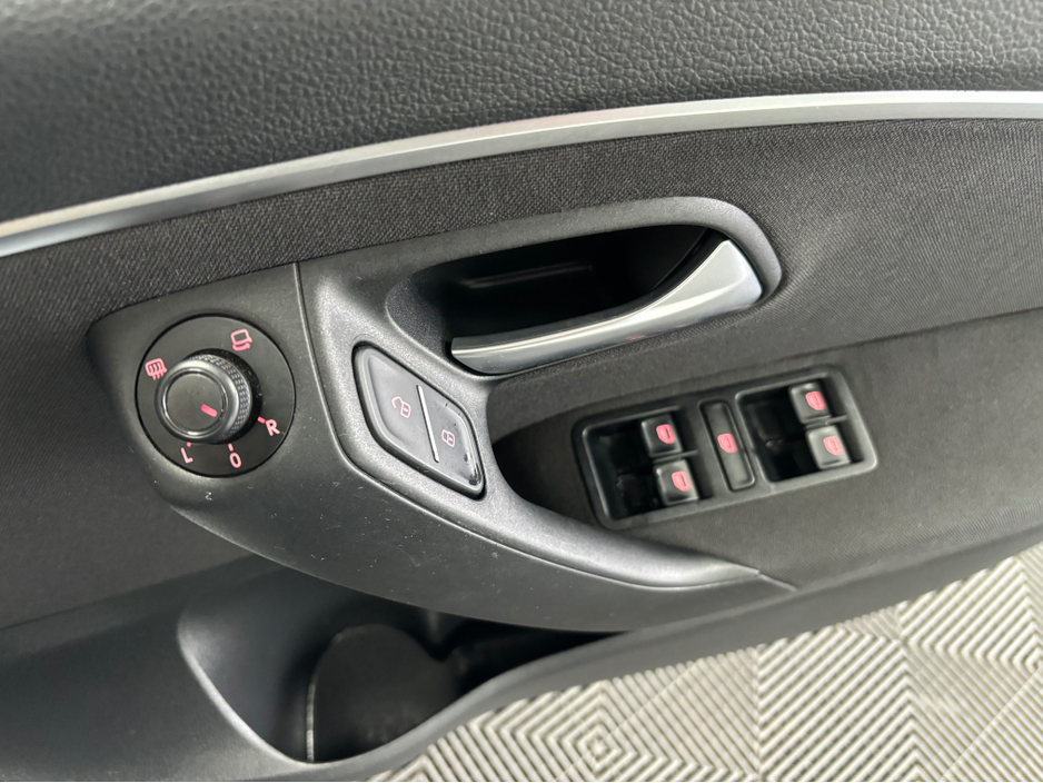 2015 Volkswagen Polo *VOLKSWAGEN POLO* LOUNGE EDITION*DSG* *LOW MILEAGE* *DRIVE MODES* *BT AUDIO* *REVERSE CAMERA* *PLUS MUCH MORE* *TRADE INS WELCOME* €11,950