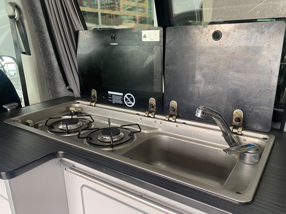 2018 Volkswagen Transporter - image 18