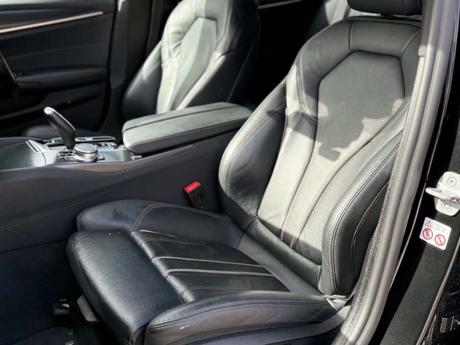 2022 BMW 5 Series - image 31