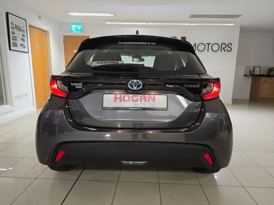 2021 Toyota Yaris - image 5