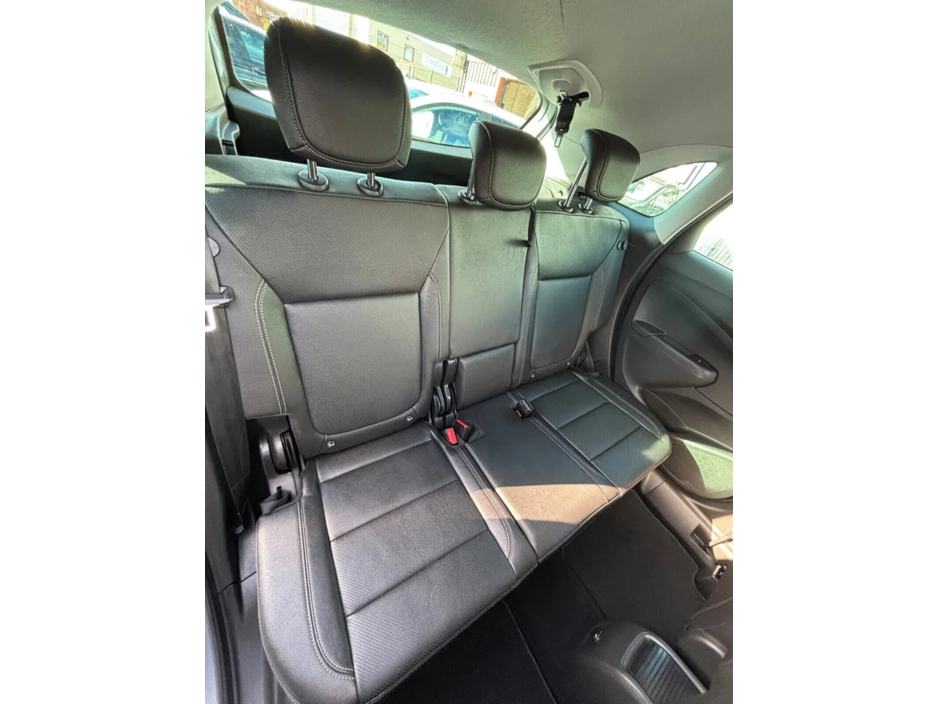 2022 Opel Crossland - image 28