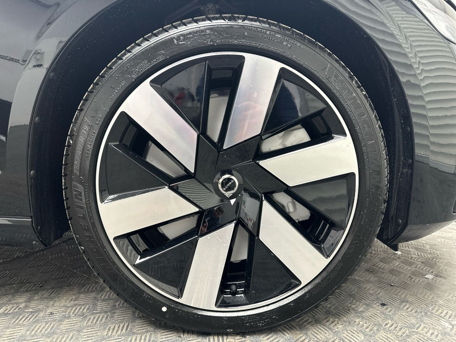 2026 Volvo V60 - image 5