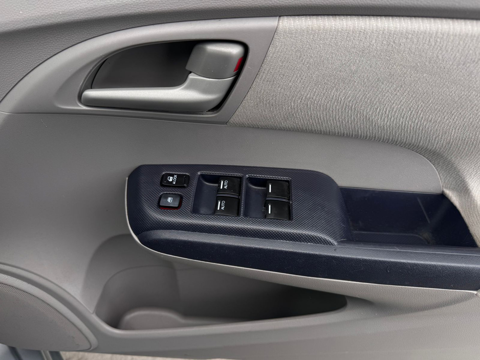 2011 Honda Insight - image 24