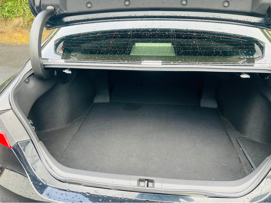 2019 Toyota Camry - image 10