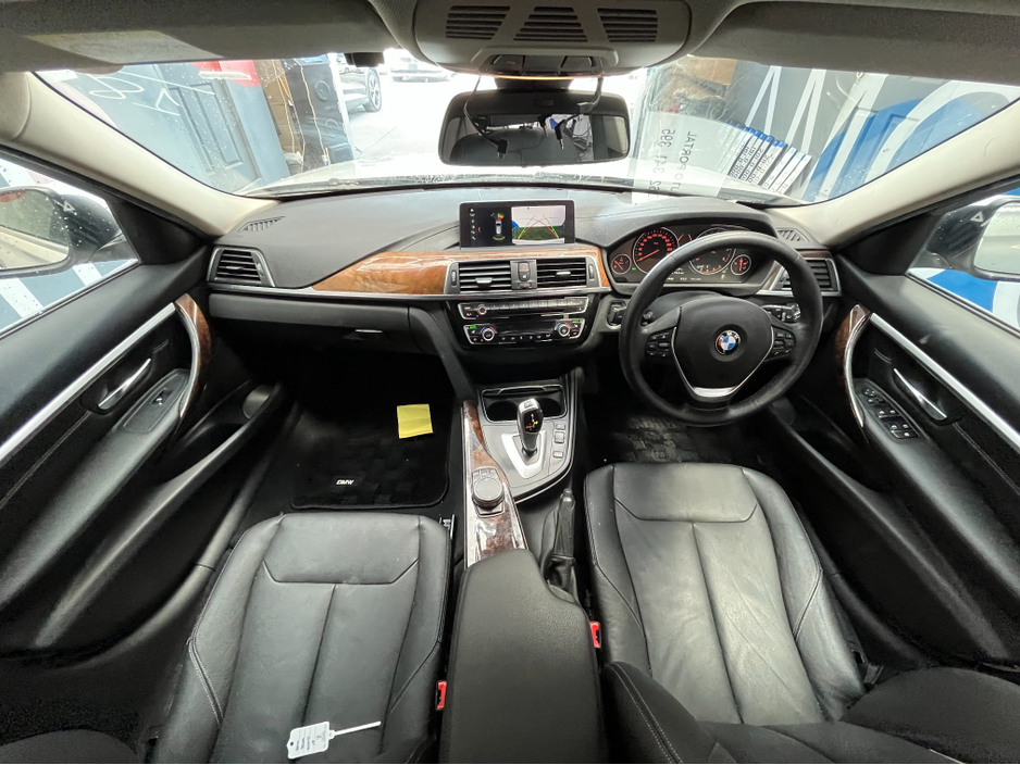 2018 BMW 3 Series - image 18