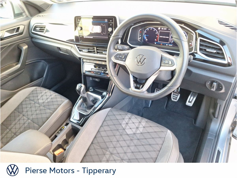 2025 Volkswagen T-Roc - image 2