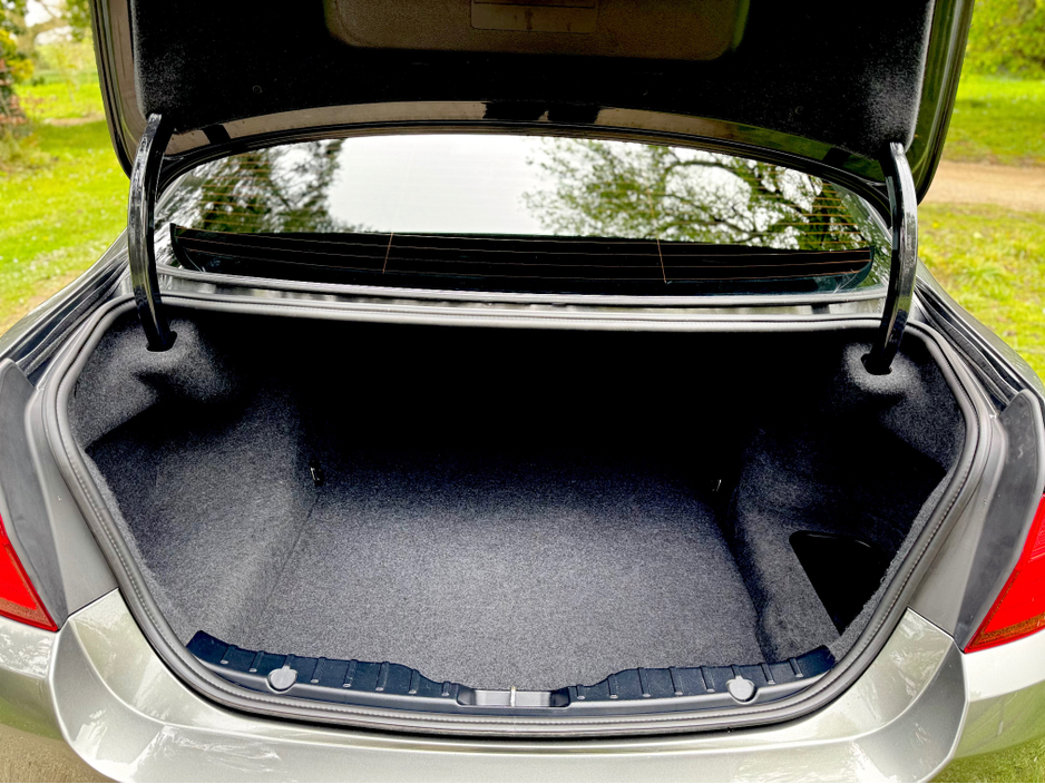 2015 BMW 5 Series - image 16