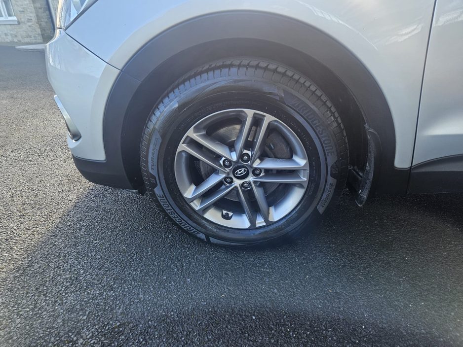 2017 Hyundai Santa Fe - image 12