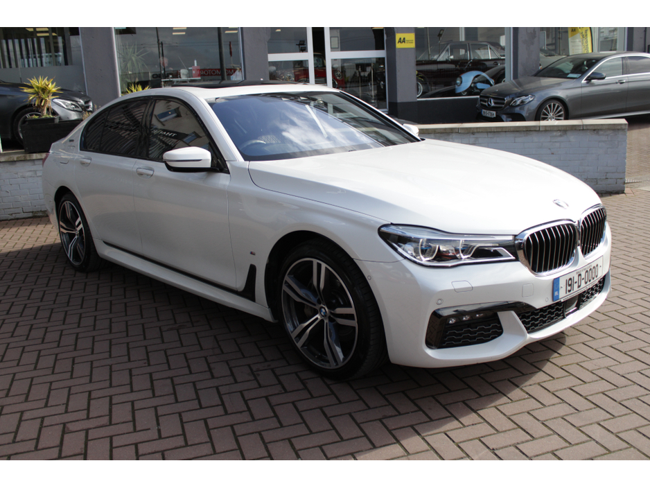 2019 BMW 7 Series - image 2