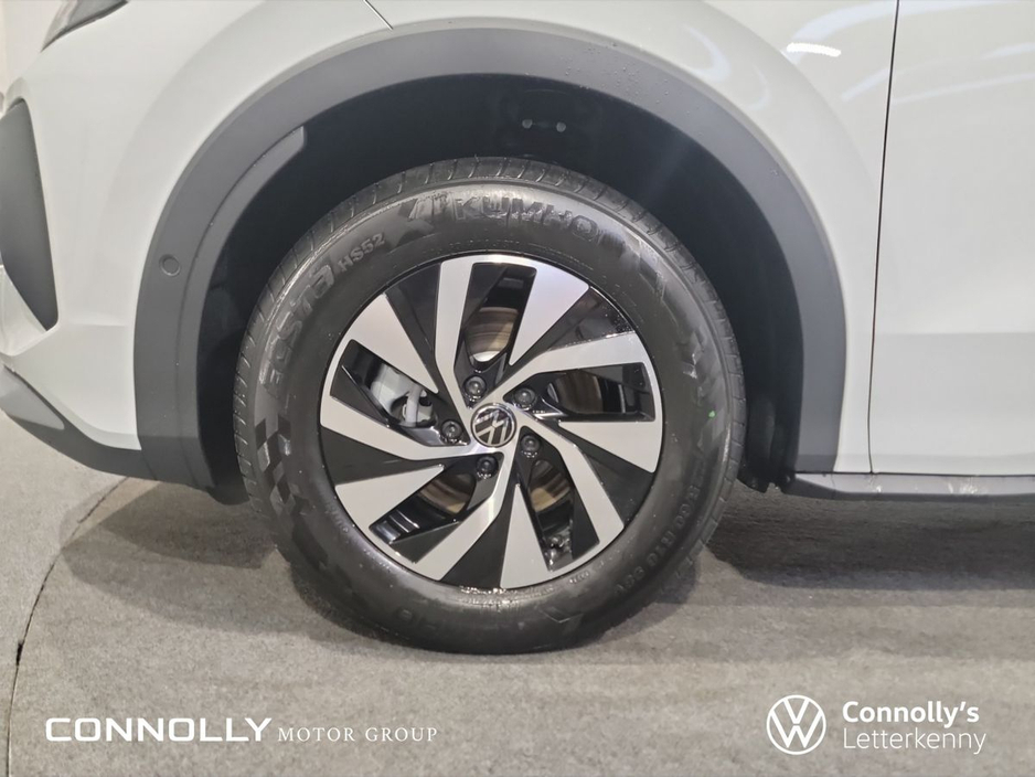 2025 Volkswagen T-Roc - image 7