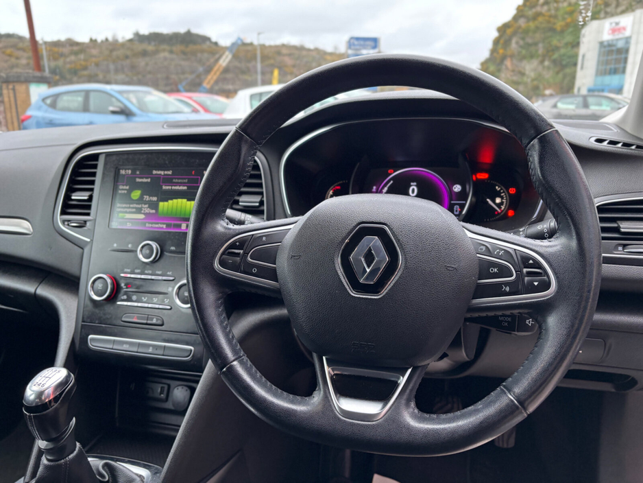 2016 Renault Megane - image 8